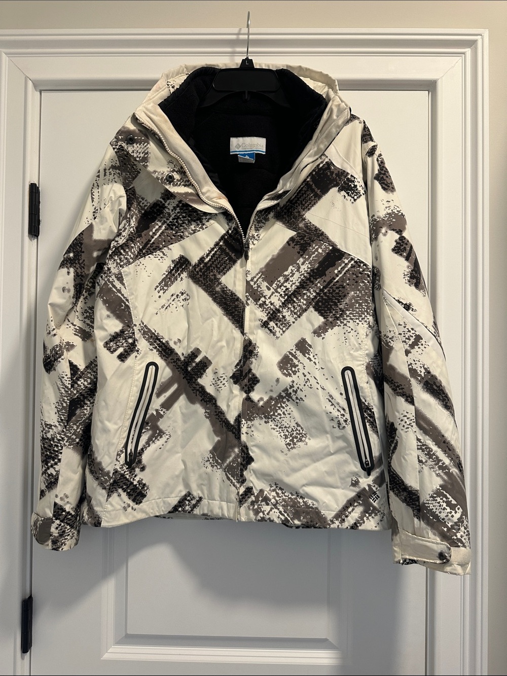 Columbia White Jacket with Black & Gray Abstract Pattern